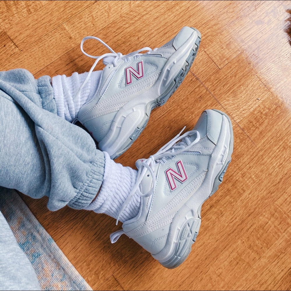 ❤️SOLD❤️ DO NOT BUY!! NEW BALANCE WHITE SNEAKERS